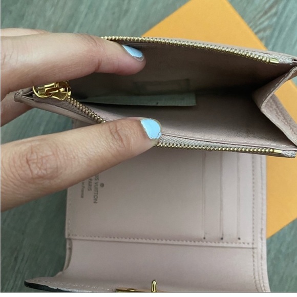Authentic Louis Vuitton Pallas Compact Wallet - Picture 5 of 5